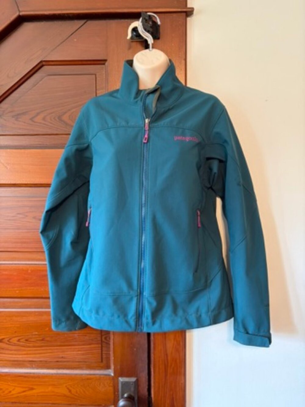 Patagonia Women’s Adze Softshell Jacket 💙💜 Size Medium